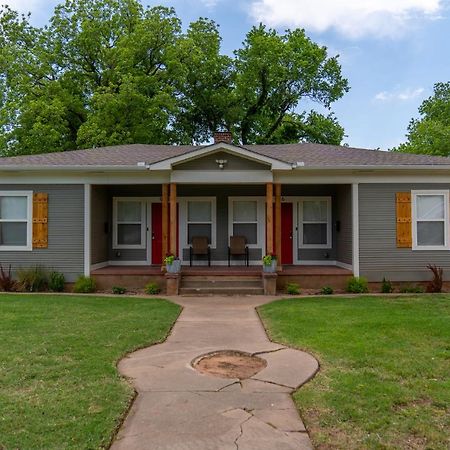 Rock & Roll House, Fiber Internet, Roku Tv, Washer & Dryer, By Dt Chickasha & Leg Lamp! Exteriör bild