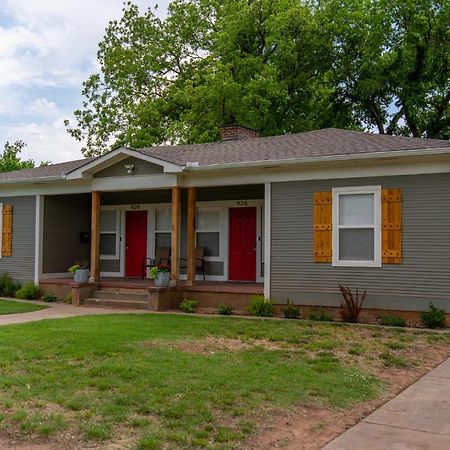 Rock & Roll House, Fiber Internet, Roku Tv, Washer & Dryer, By Dt Chickasha & Leg Lamp! Exteriör bild