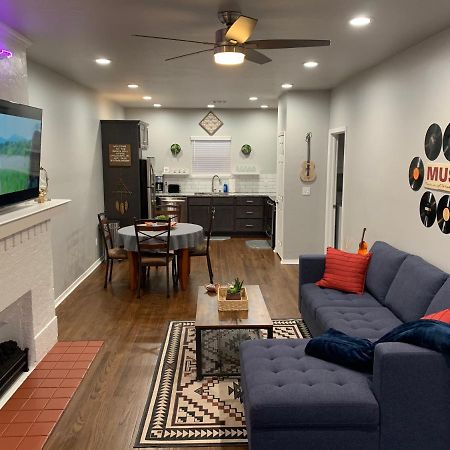 Rock & Roll House, Fiber Internet, Roku Tv, Washer & Dryer, By Dt Chickasha & Leg Lamp! Exteriör bild