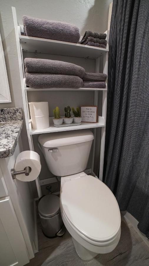 Rock & Roll House, Fiber Internet, Roku Tv, Washer & Dryer, By Dt Chickasha & Leg Lamp! Exteriör bild