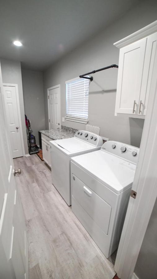 Rock & Roll House, Fiber Internet, Roku Tv, Washer & Dryer, By Dt Chickasha & Leg Lamp! Exteriör bild