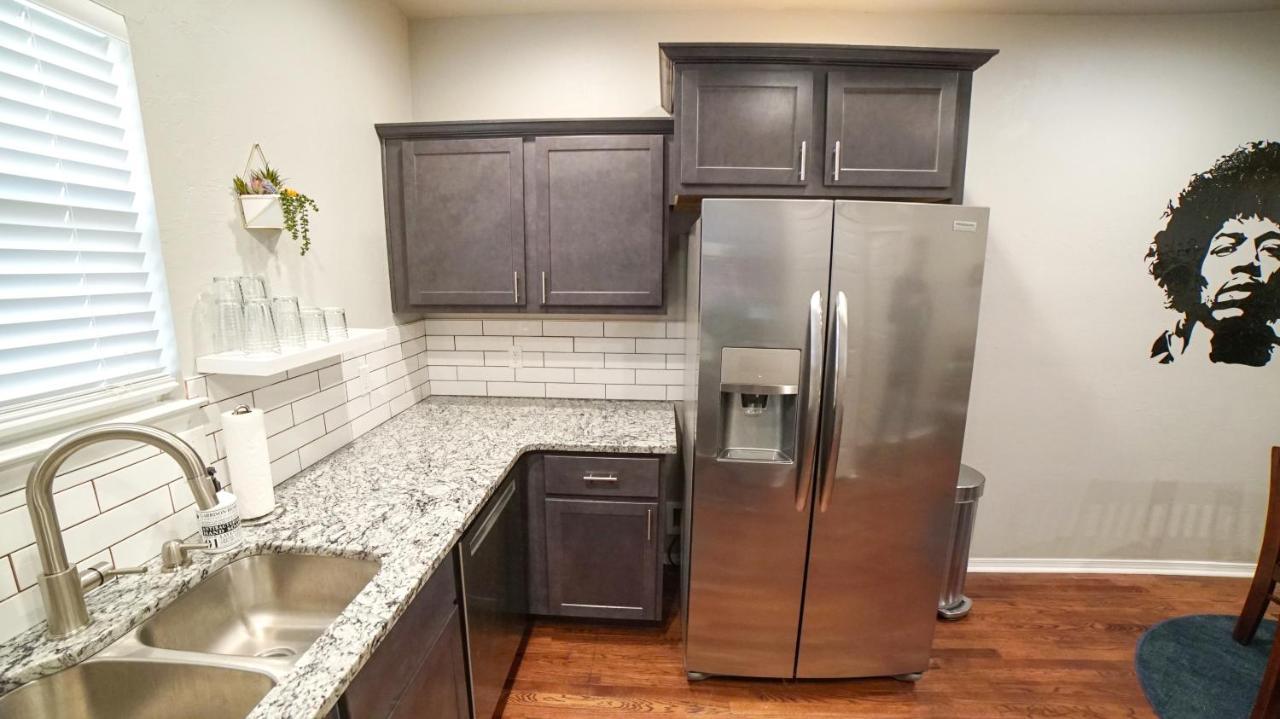 Rock & Roll House, Fiber Internet, Roku Tv, Washer & Dryer, By Dt Chickasha & Leg Lamp! Exteriör bild
