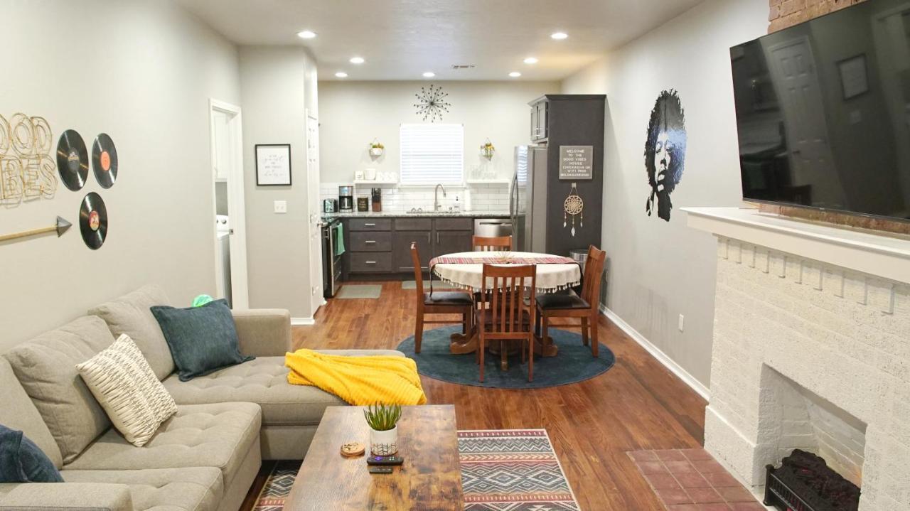 Rock & Roll House, Fiber Internet, Roku Tv, Washer & Dryer, By Dt Chickasha & Leg Lamp! Exteriör bild