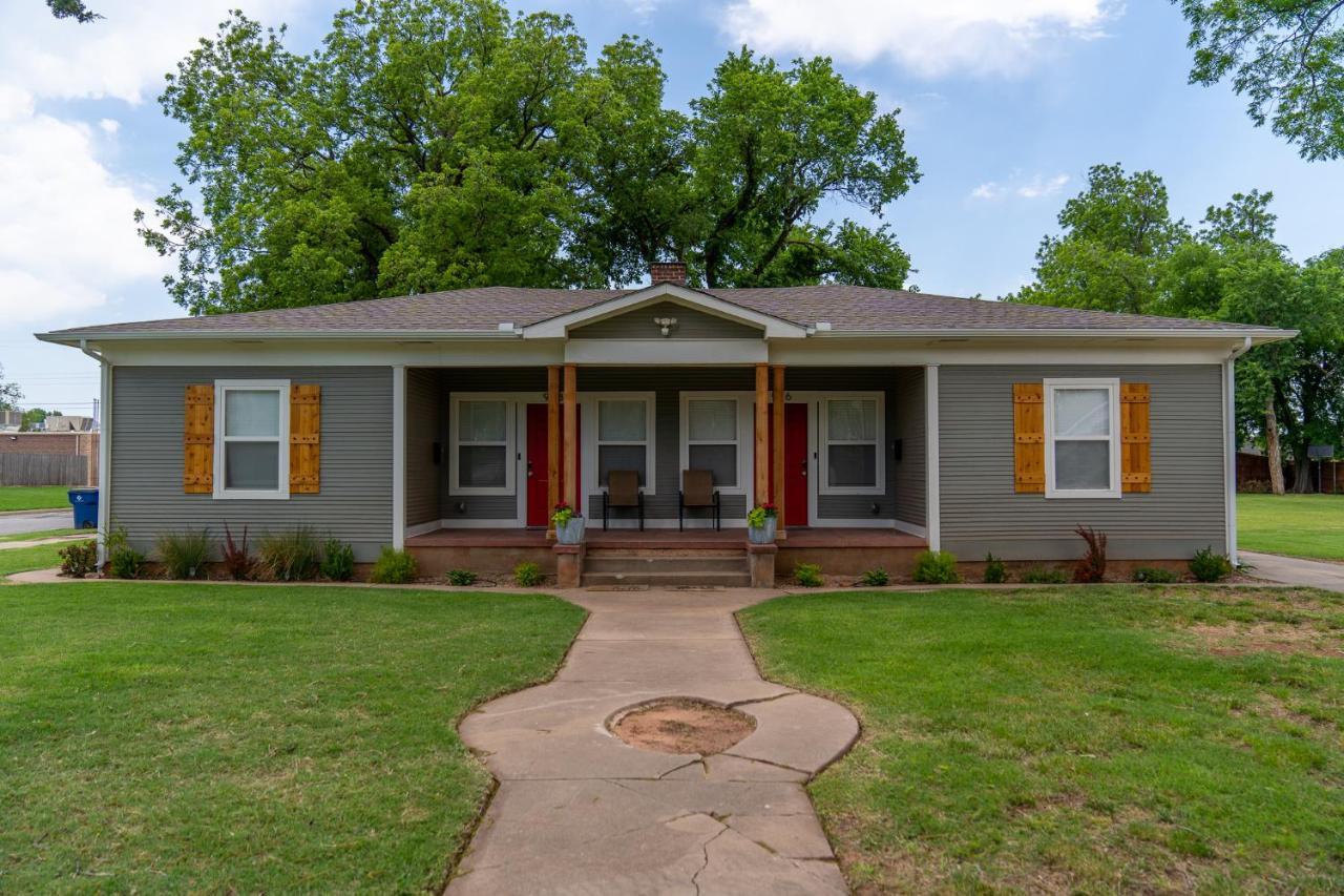 Rock & Roll House, Fiber Internet, Roku Tv, Washer & Dryer, By Dt Chickasha & Leg Lamp! Exteriör bild