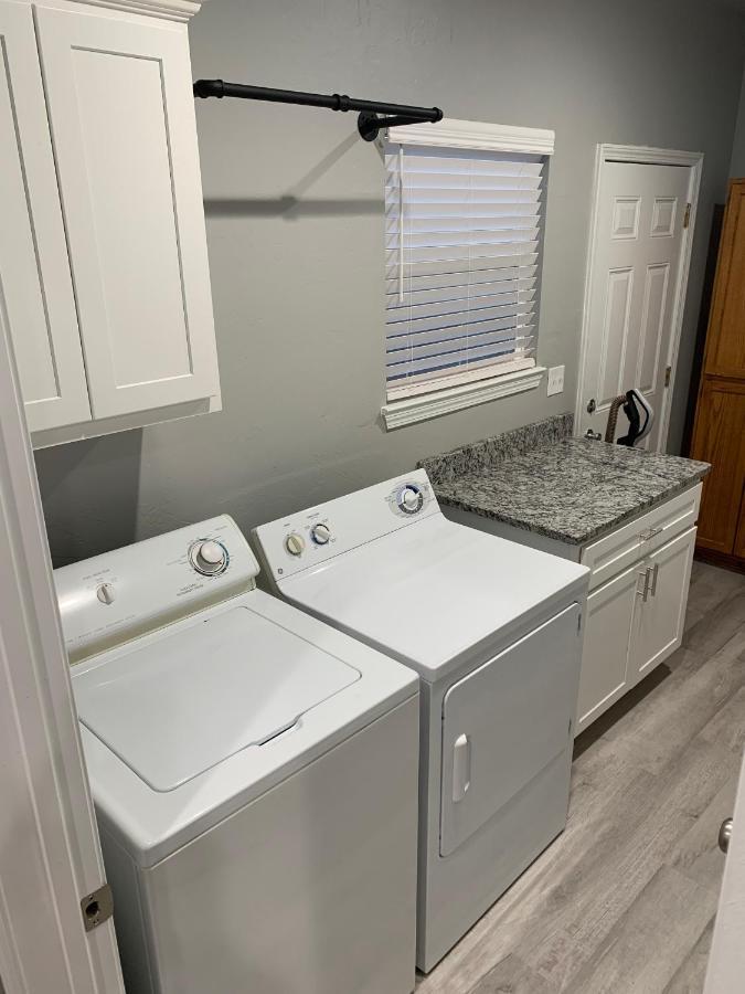 Rock & Roll House, Fiber Internet, Roku Tv, Washer & Dryer, By Dt Chickasha & Leg Lamp! Exteriör bild