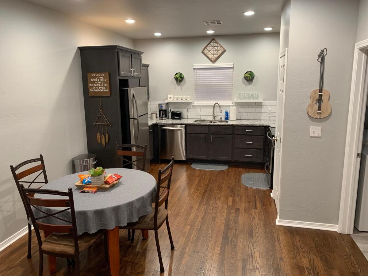 Rock & Roll House, Fiber Internet, Roku Tv, Washer & Dryer, By Dt Chickasha & Leg Lamp! Exteriör bild