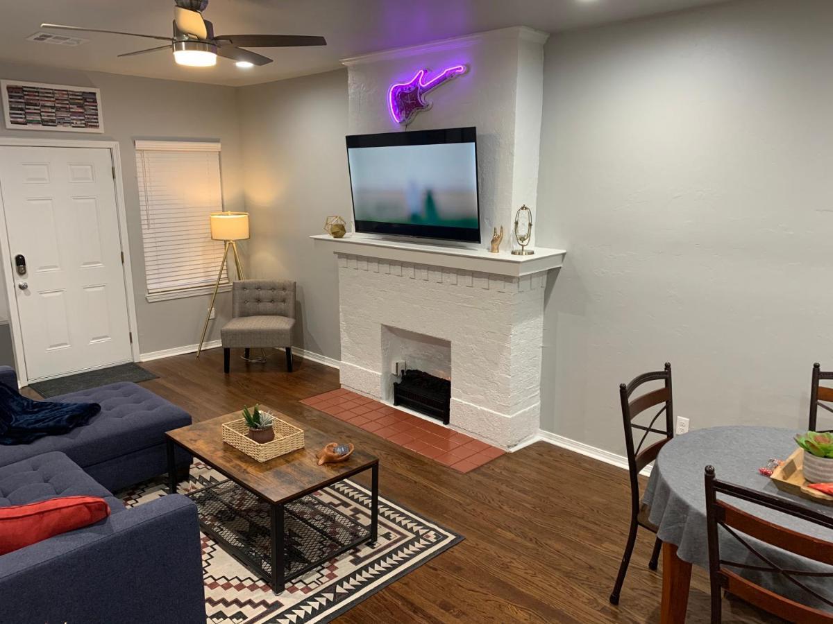 Rock & Roll House, Fiber Internet, Roku Tv, Washer & Dryer, By Dt Chickasha & Leg Lamp! Exteriör bild