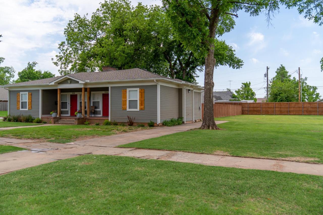 Rock & Roll House, Fiber Internet, Roku Tv, Washer & Dryer, By Dt Chickasha & Leg Lamp! Exteriör bild